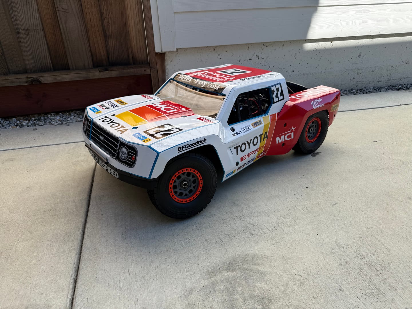 Customer photo review of 30DEGREE NORTH 5T / LOSI 5T 2.0 / LOSI 5T 3.0  - "TOYOTA" BODY WRAP