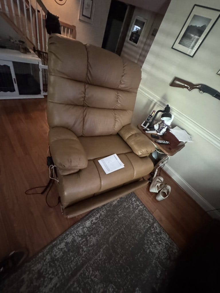 Customer photo review of 9205L Big & Tall Power Lift Recliner – Extended Footrest, Dual Motor, Heat & Massage, 400 lbs