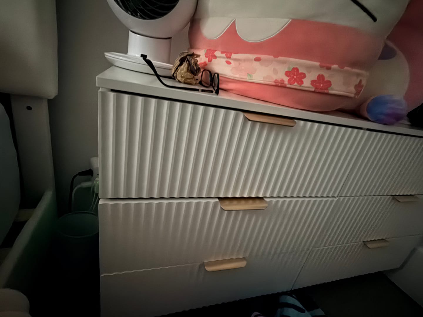 Customer photo review of Modern 6 Drawer Chest of Drawers - White with Gold Legs 47" W