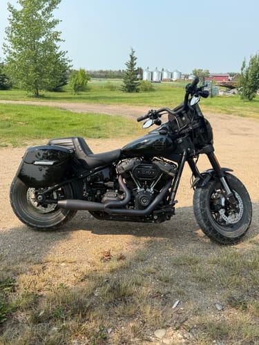 Customer photo review of 24L - Ironclad Quick-Mount Medium Harley Softail Fat Bob FXFB/S Painted Hard Saddlebags