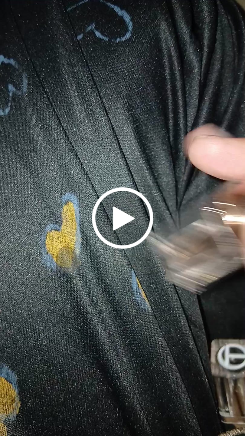 Customer video review of O.TWO.O HAUTE GOLD FOIL THERMOCHROMIC LIPSTICK