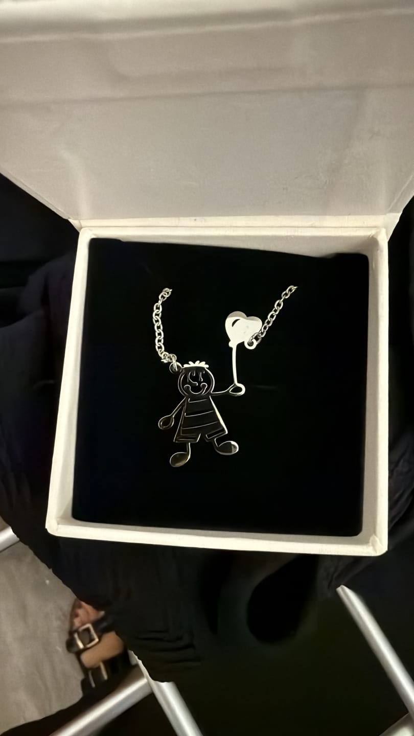 Customer photo review of Persönliche Kinderzeichnung als Halskette oder Anhänger in Gold