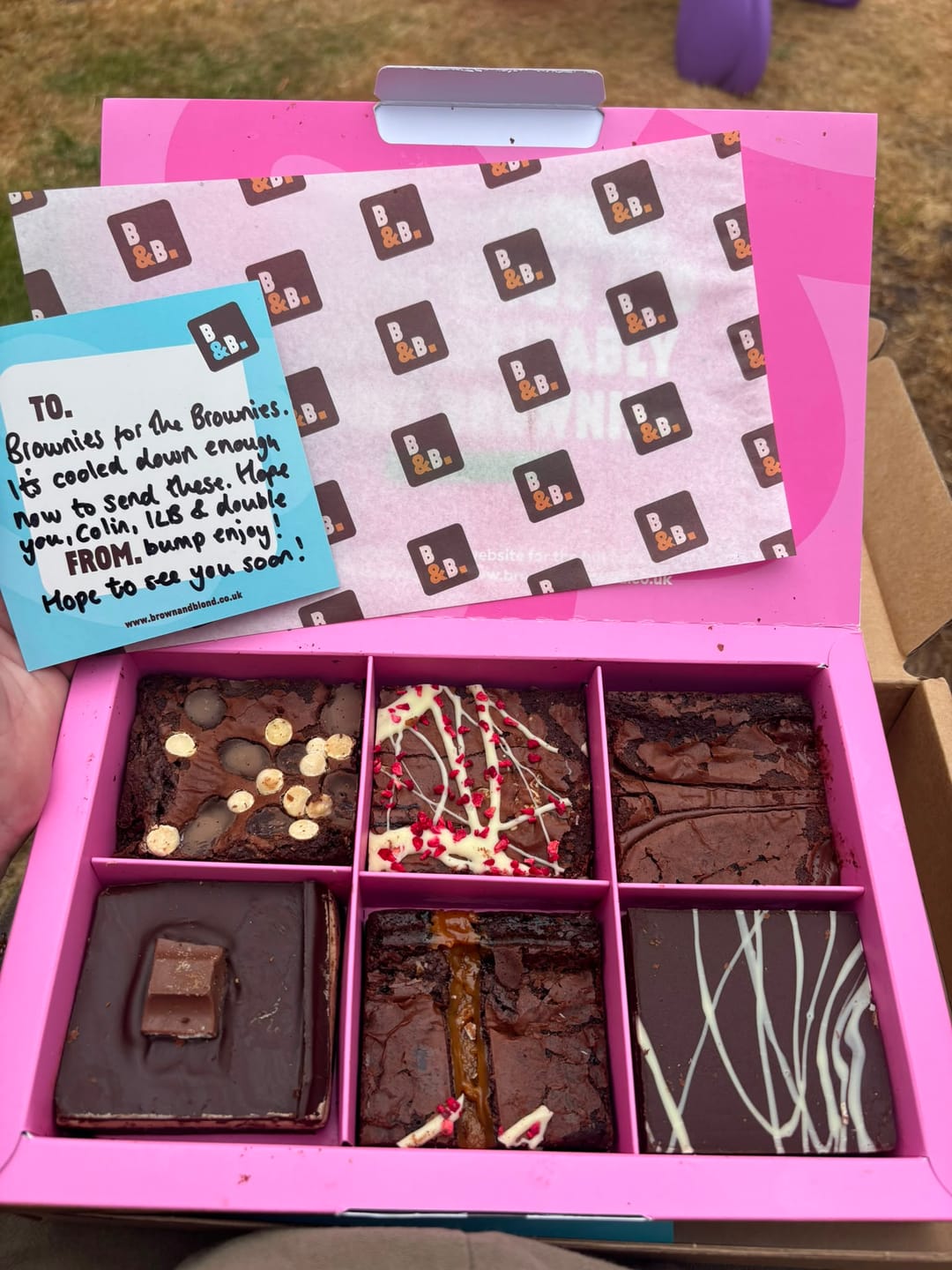 Customer photo review of Classic 6 Brownie Box