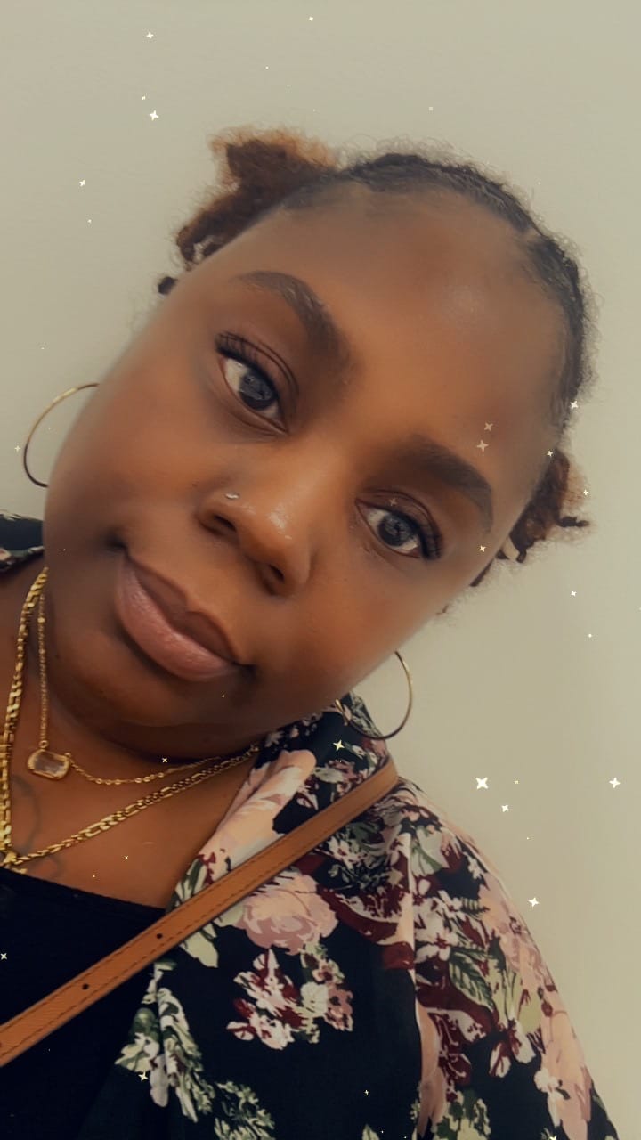 Customer photo review of Embossed Initial Necklace w/ Figaro Chain