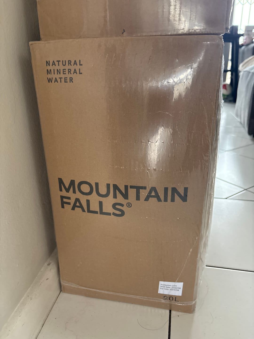 Customer photo review of AcquaBox by Mountain Falls 20L Refill – STILL Mineral Water (Bag-in-Box Refill for AcquaCooler)
