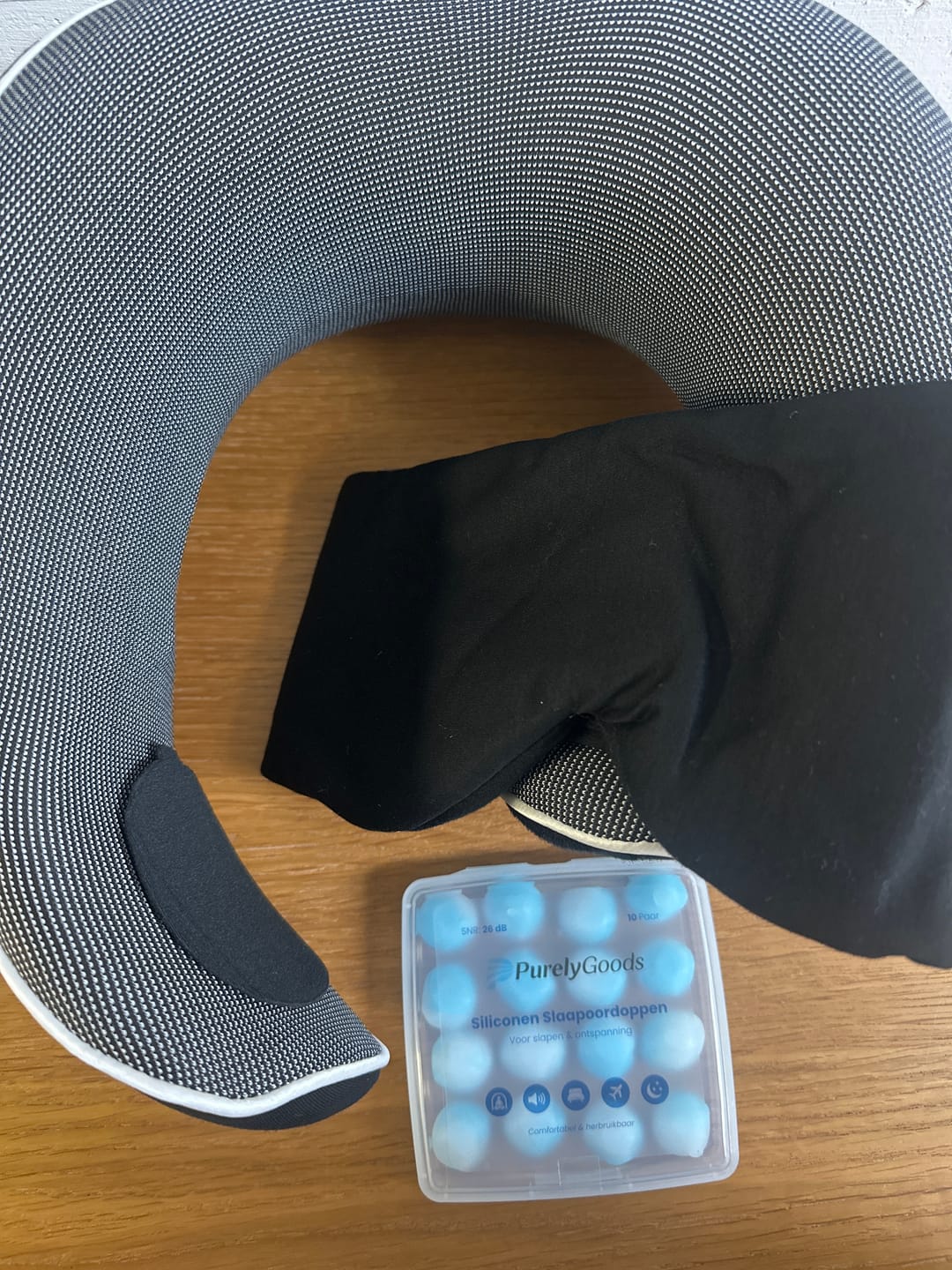 Customer photo review of PurelyGoods Reis-Slaapset – Nekkussen, Slaapmasker & Oordoppen