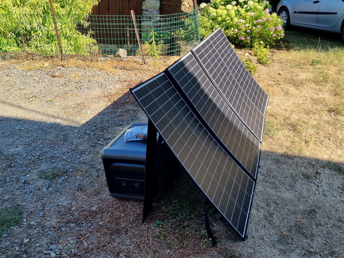 Customer photo review of ALLPOWERS Solar Generator Kit 2500W (R2500 V2 + SP037 400W Solar Panel)
