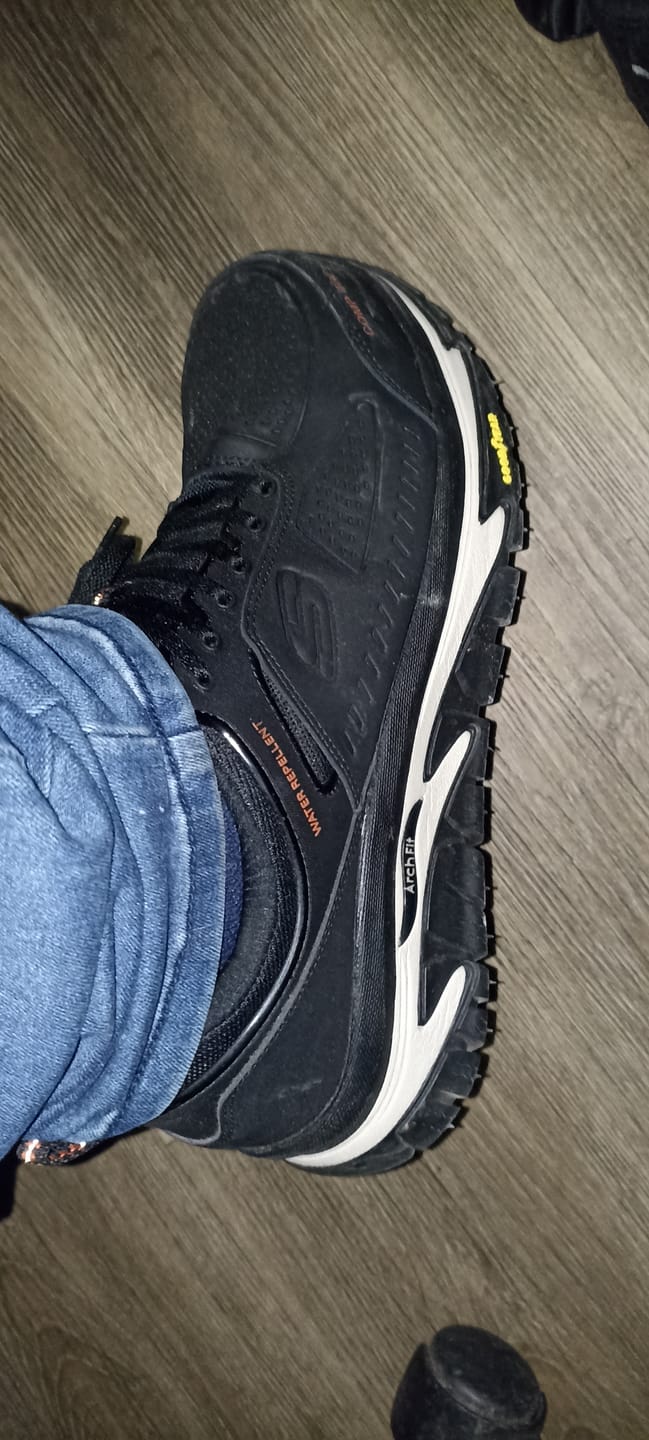 Customer photo review of Zapatilla de Seguridad Hombre Skechers Work Raylan Negro Composite Toe