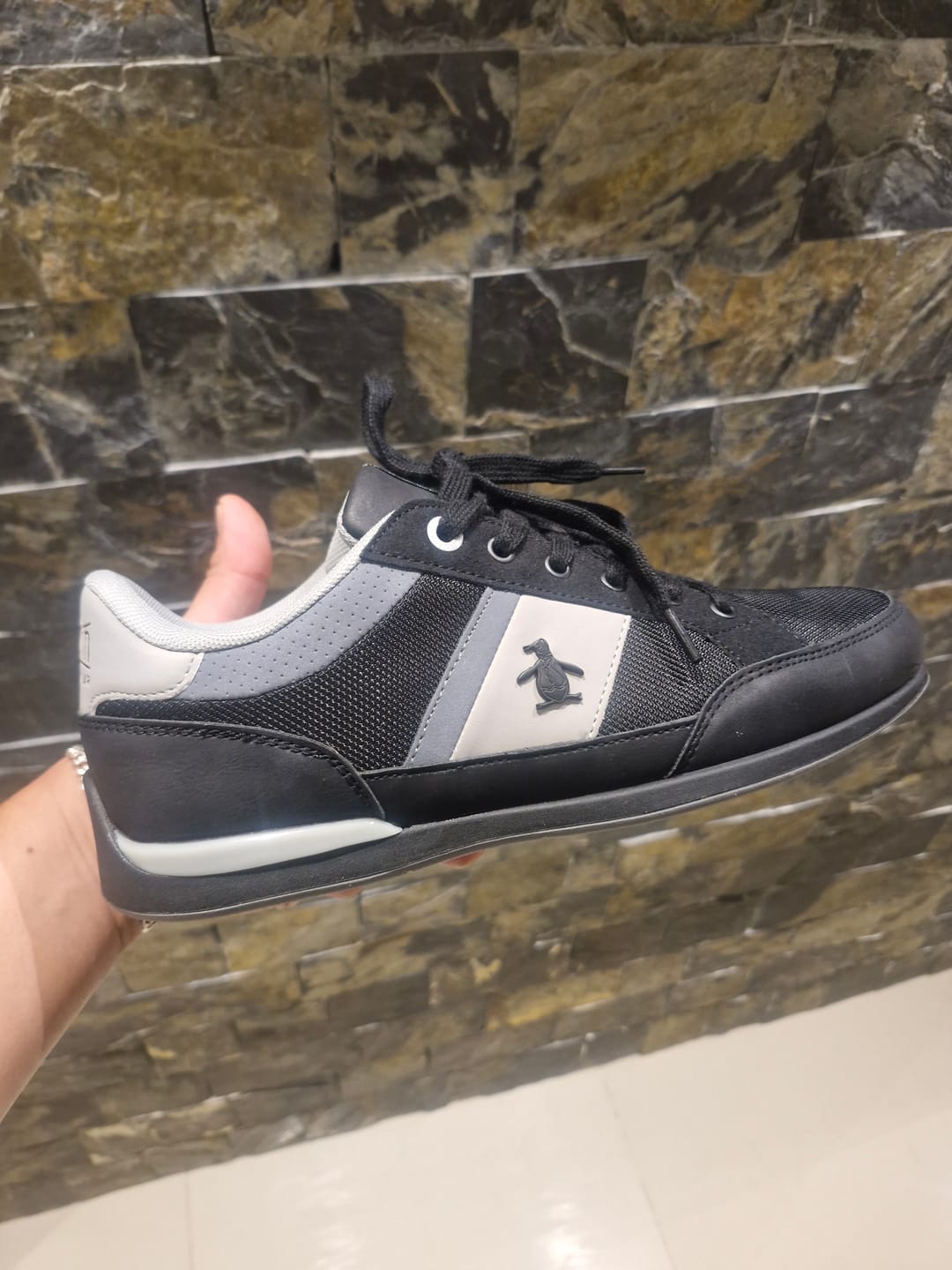 Customer photo review of Tenis Style Bruce Negro