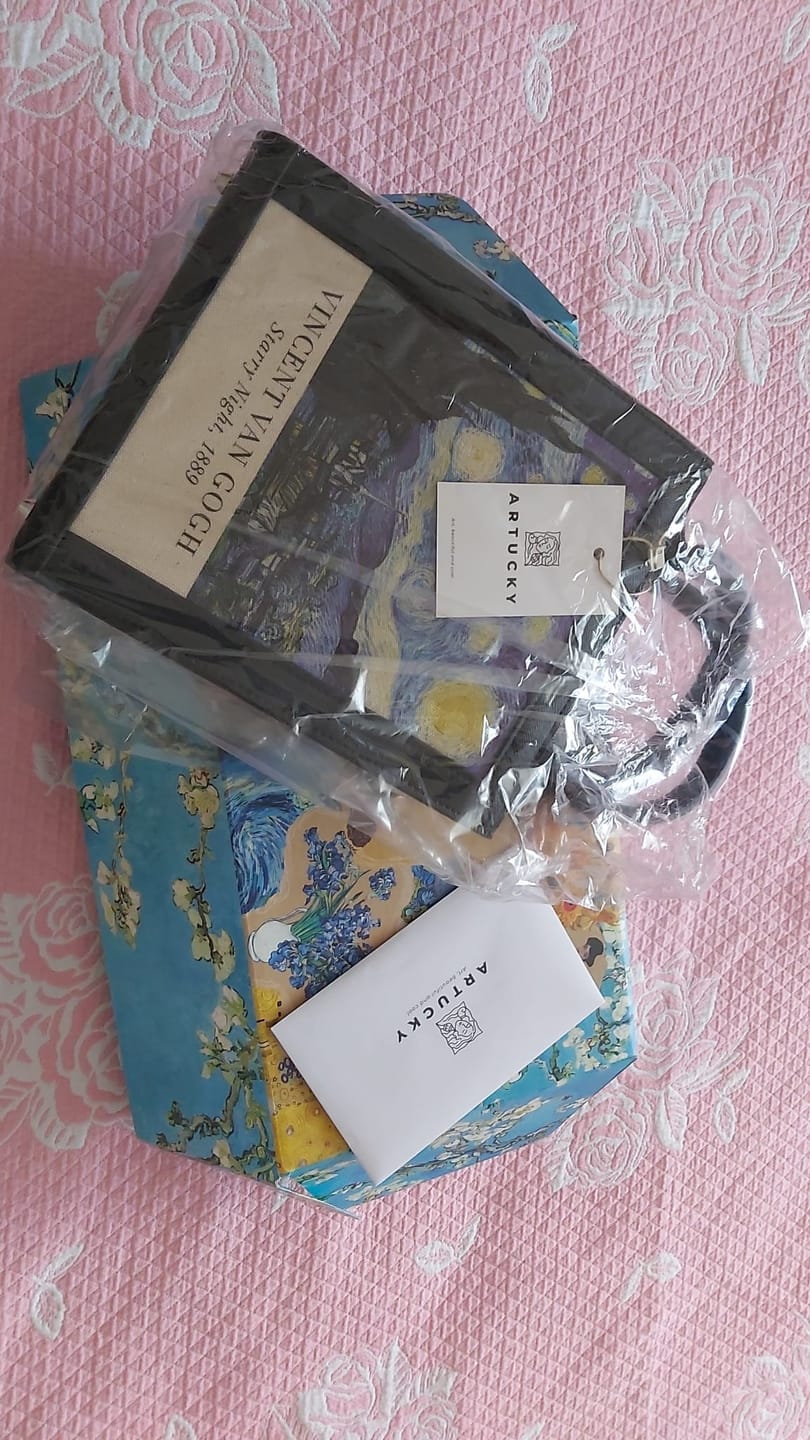 Customer photo review of Van Gogh Starry Night Tablo Çanta