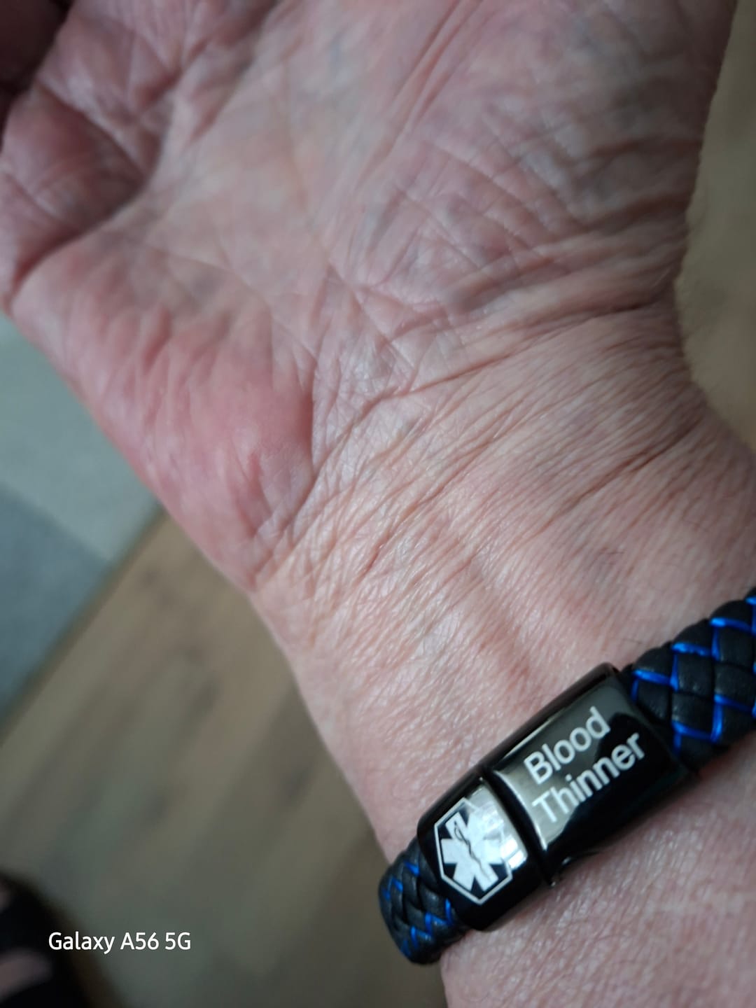 Customer photo review of Medizinisches Notfallarmband