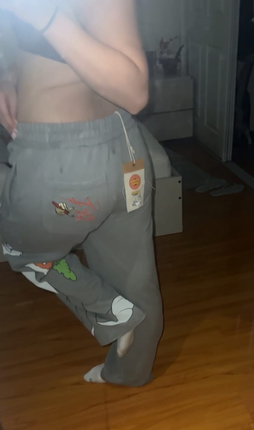 Customer photo review of 2169 - Looney Tunes Character Sweats