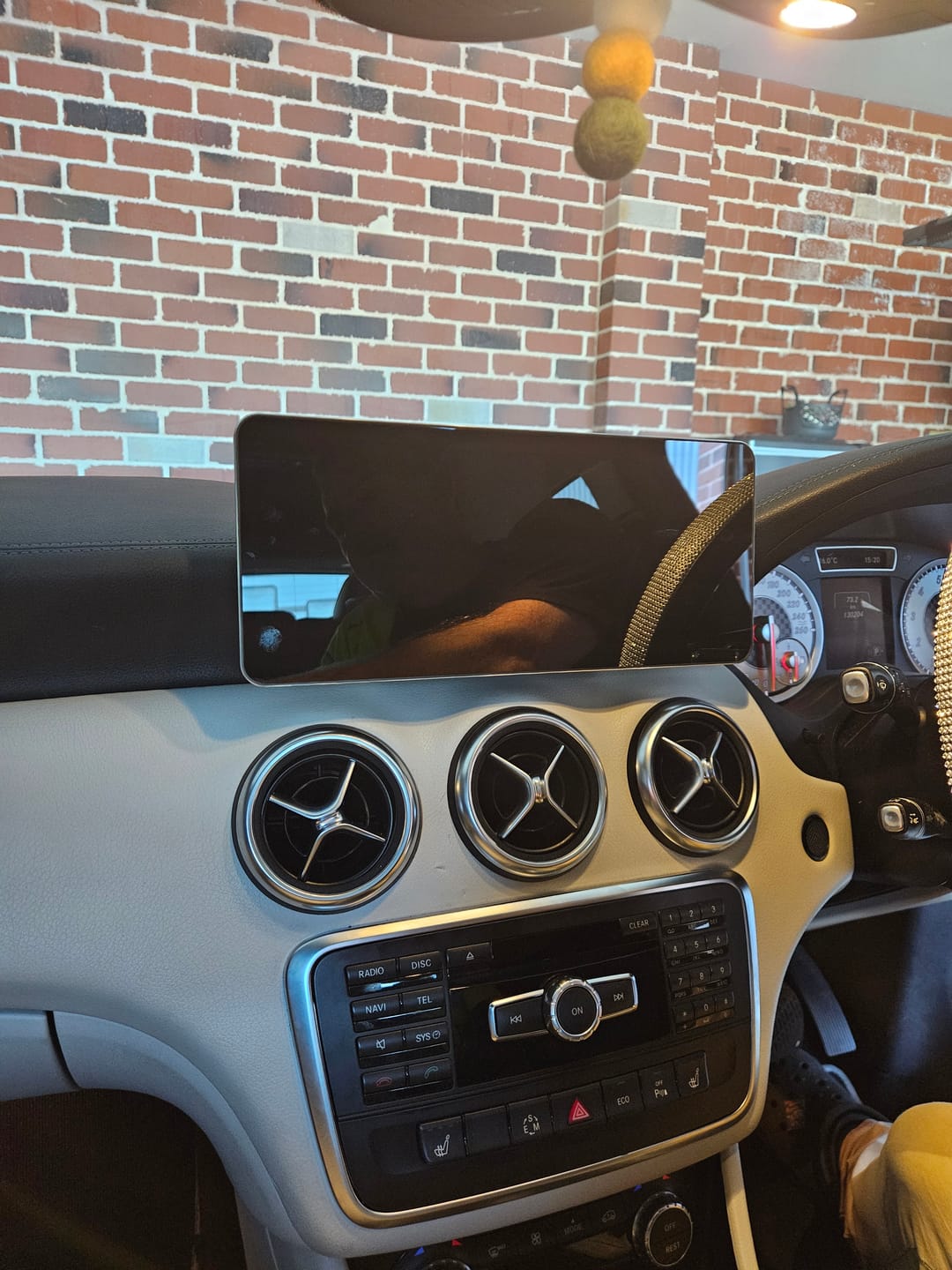 Customer photo review of Mercedes Benz A/CLA/GLA Class | W176/C177/X156 | 10.25"/12.3" Linux CarPlay/Android Touchscreen Display | 2013 - 2018