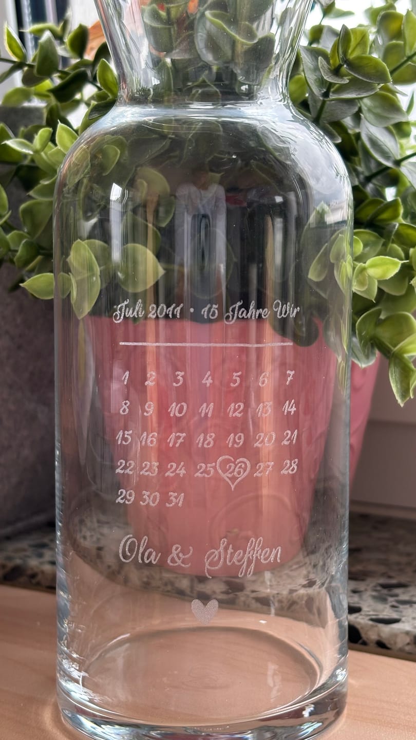 Customer photo review of Unser Tag - Personalisierte Vase mit Gravur für Paare mit Kalender des Jahrestags