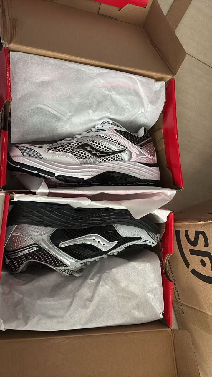Customer photo review of Saucony PROGRID OMNI 9 OG Black Silver