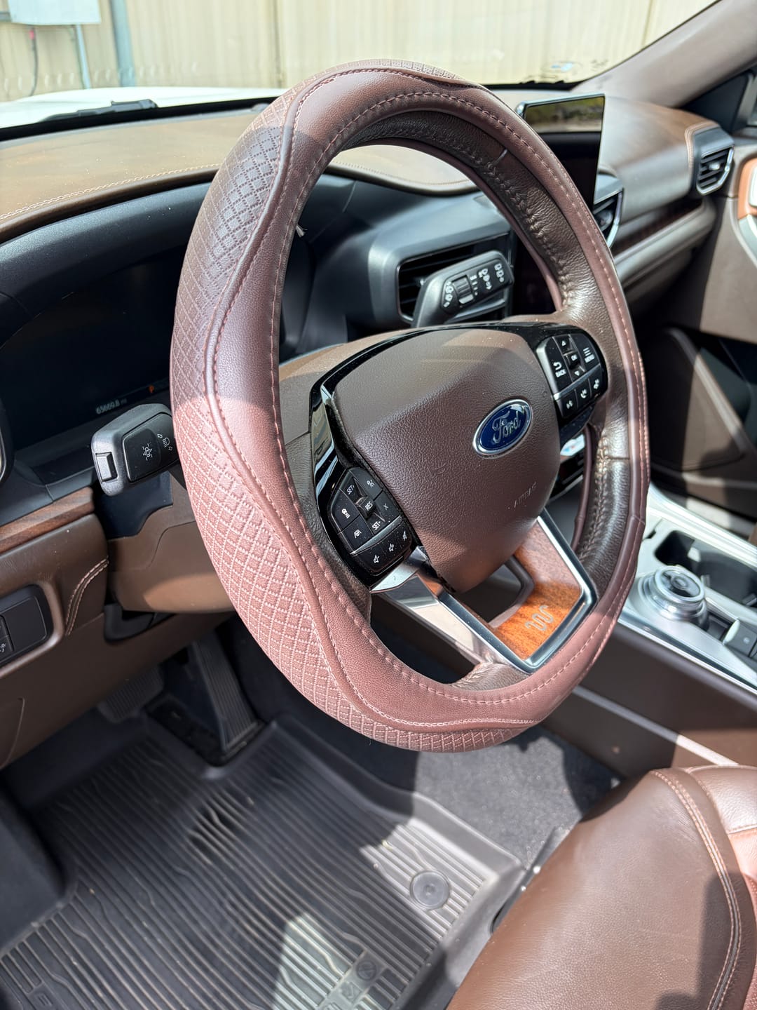 Customer photo review of Car Steering Wheel Cover, Anti-Slip, Safety, Soft, Breathable, Heavy Duty, Thick, Full Surround, Sports Style, Car Accessories WQ18990