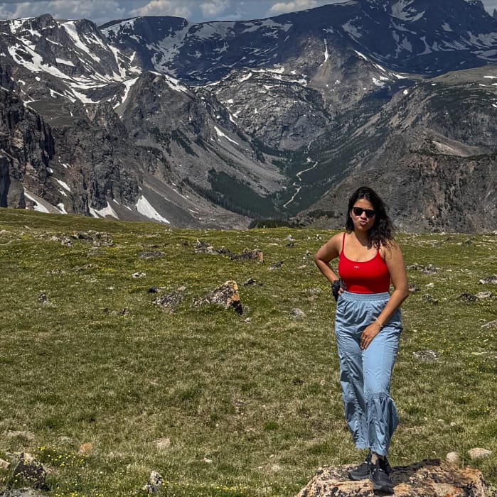 Customer photo review of The Minimalist Tank Scarlet