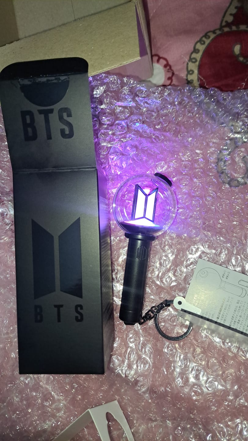 Customer photo review of BTS - OFFICIAL LIGHT STICK VER.4 KEYRING