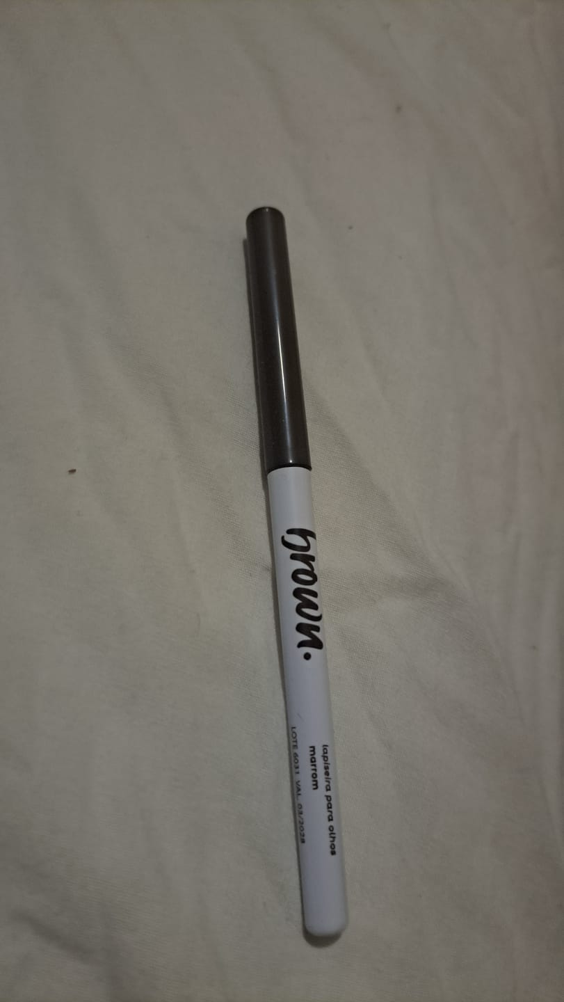 Customer photo review of Lapiseira Para Olhos Brown - Vizzela - Marrom Efeito Metalizado
