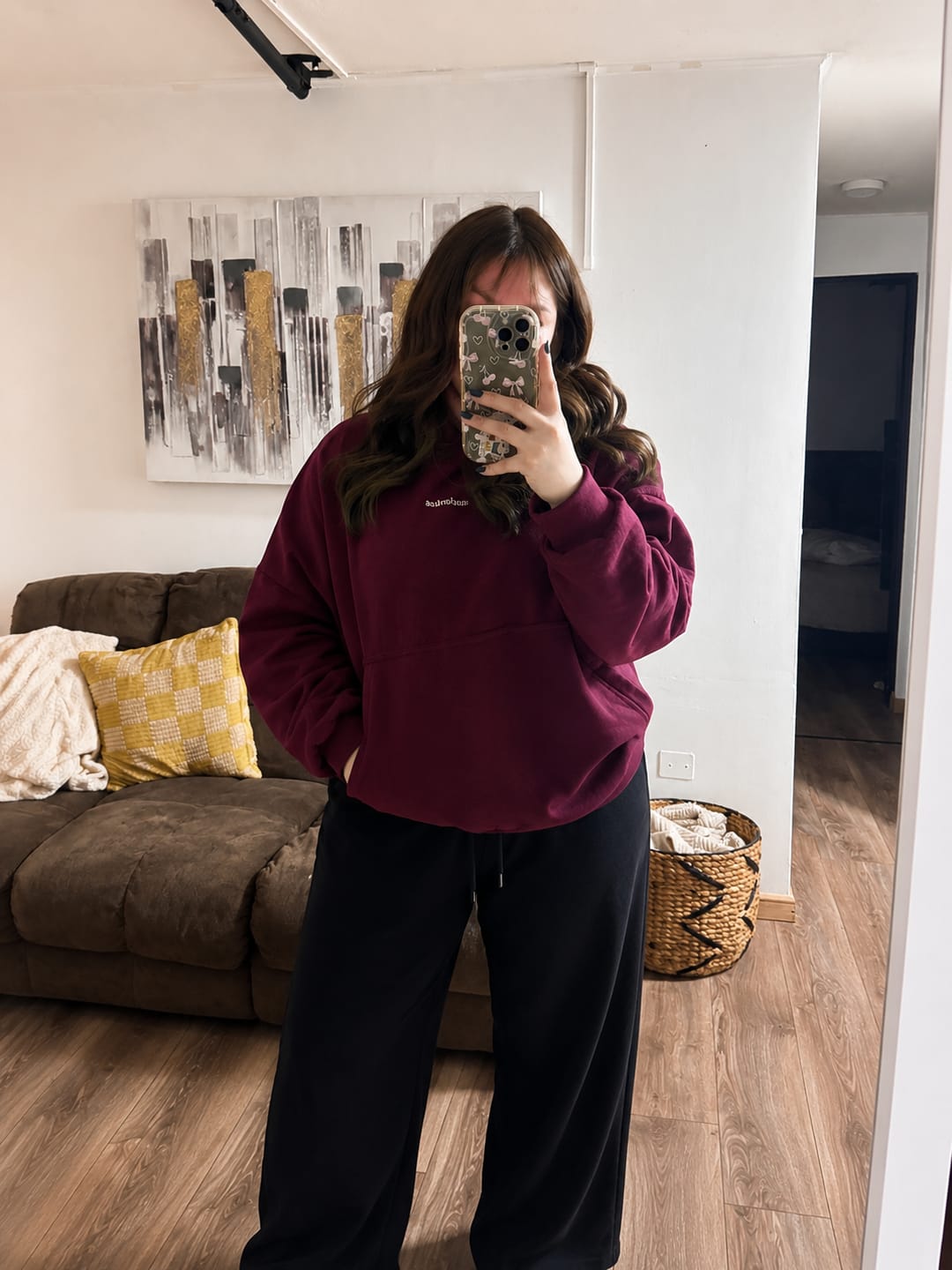 Customer photo review of POLERÓN HOODIE BURDEO - OVERSIZE CON GORRO LOGO Y ESPALDA BORDADO