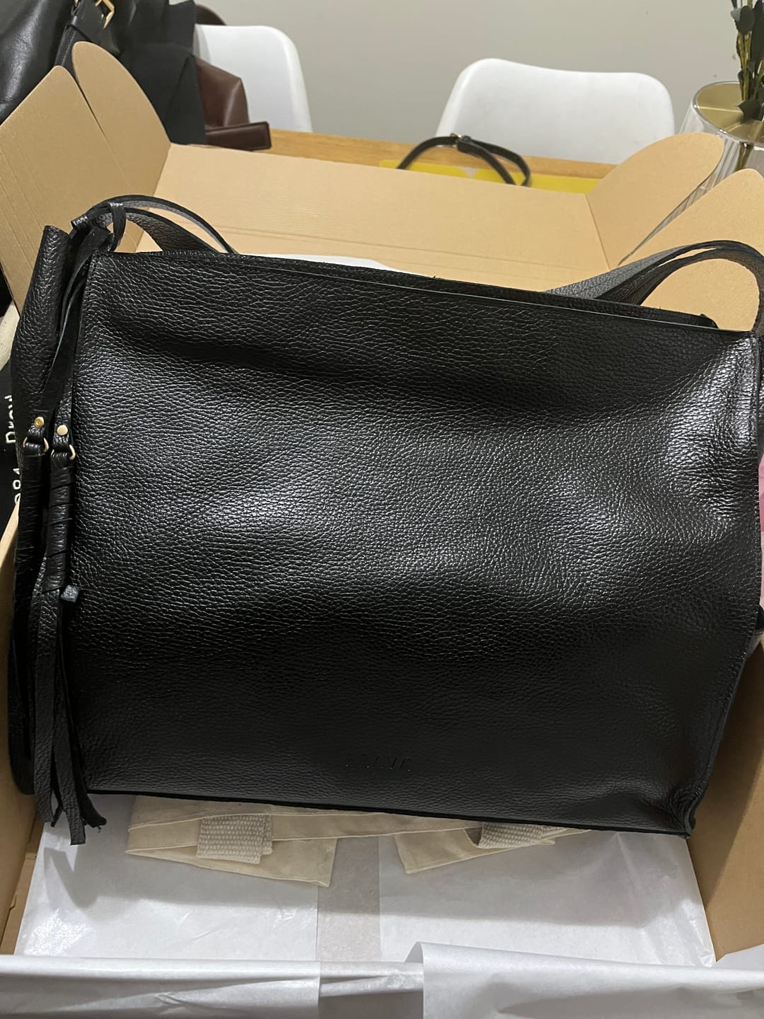Customer photo review of Cartera de cuero modelo FRIDA Negro