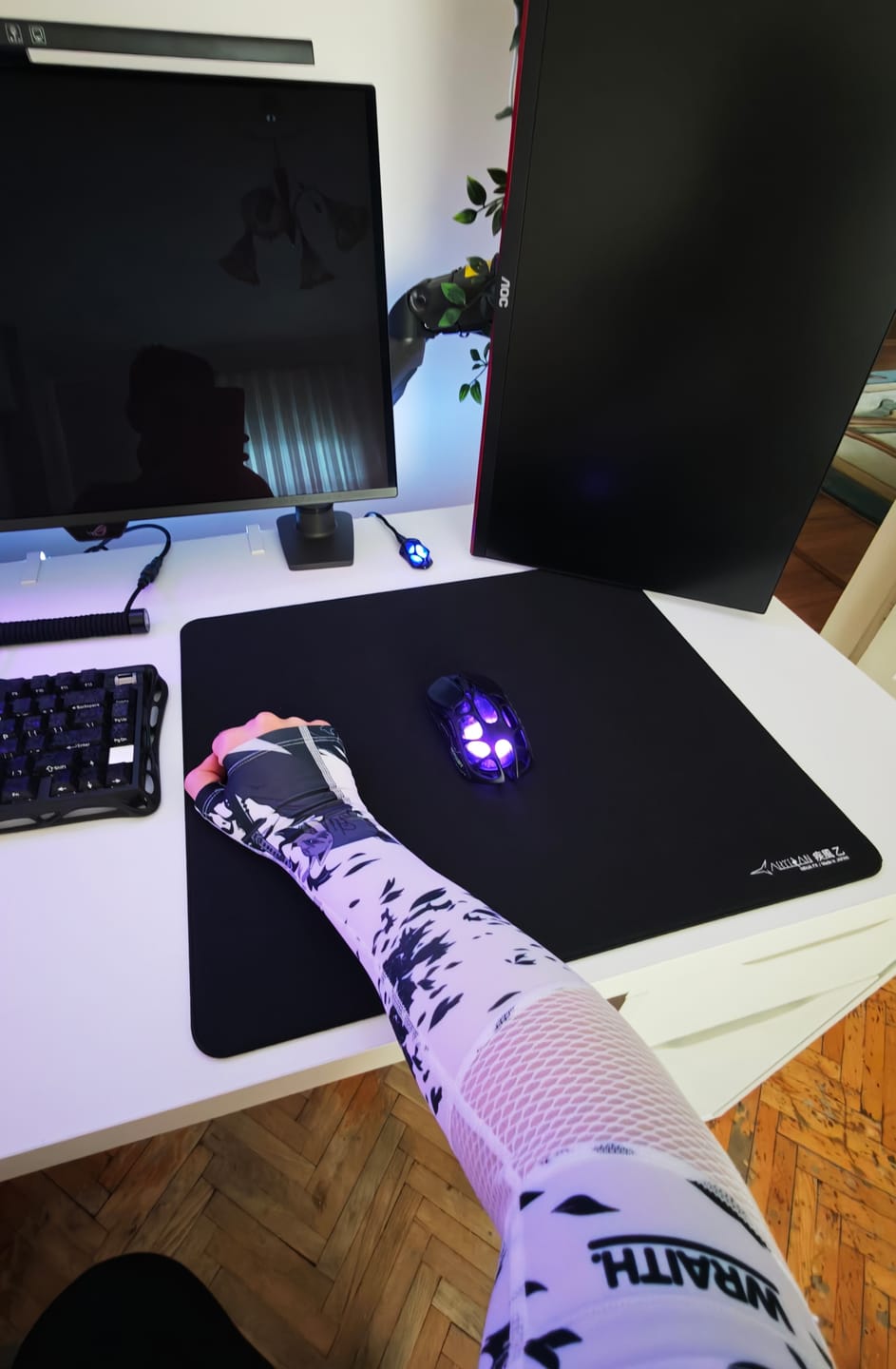 Customer photo review of Wraith Esports Arm Sleeve