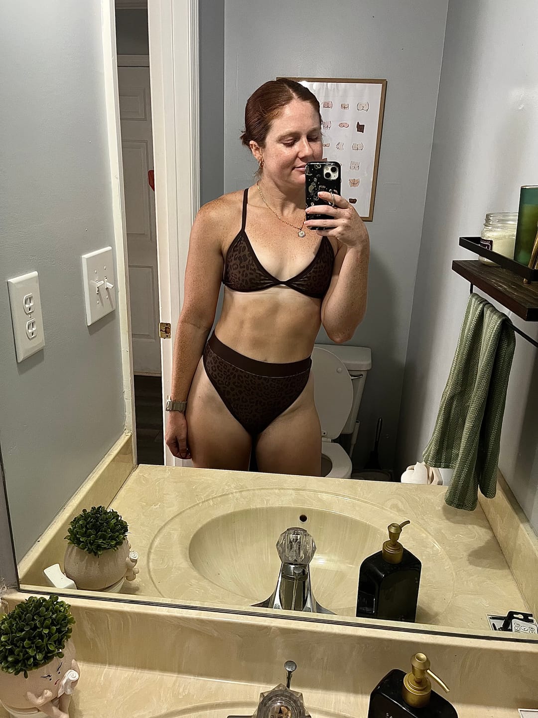 Customer photo review of LILY Jaguar Minimal Triangle Top