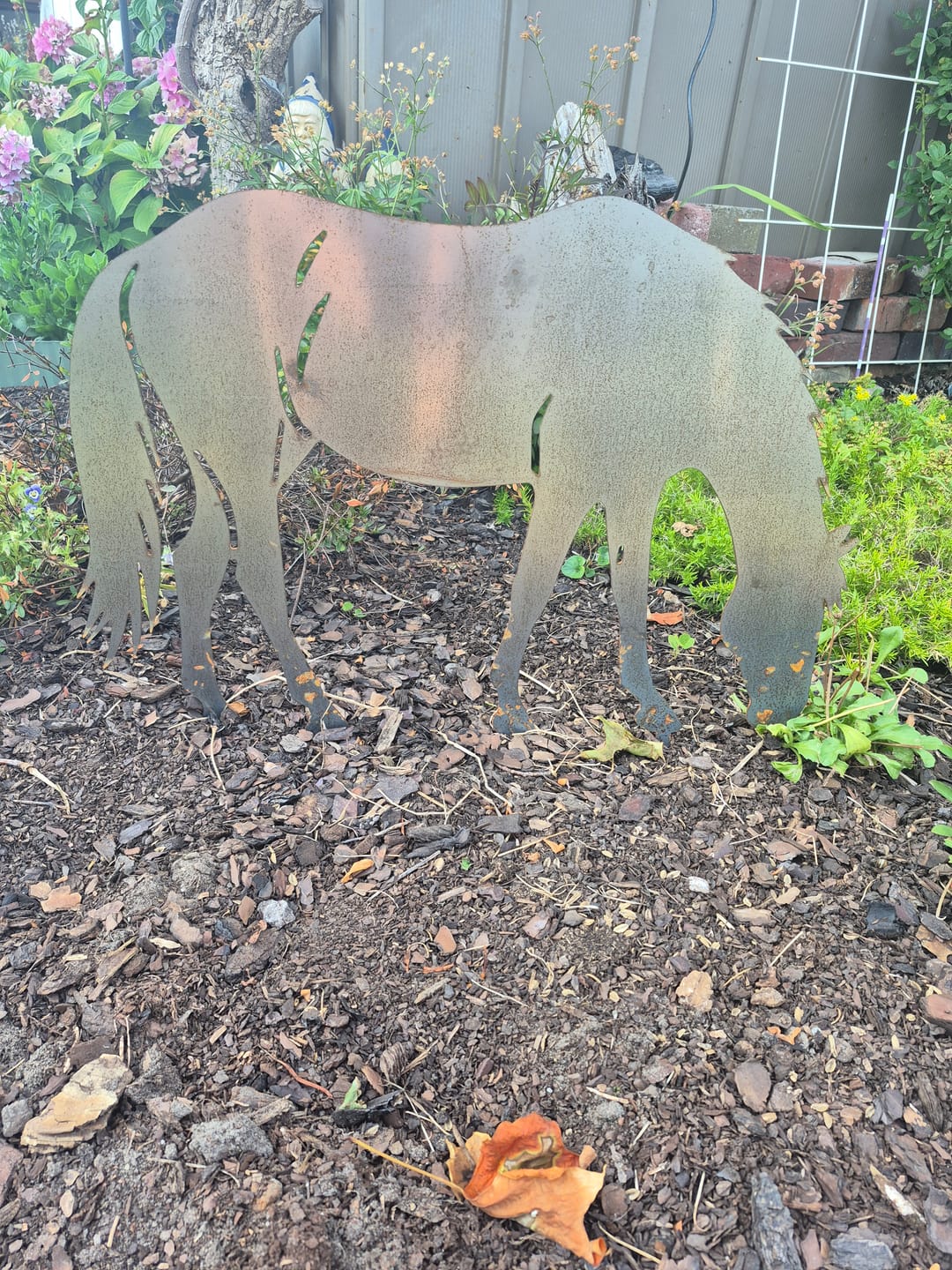 Customer photo review of Gartenstecker Grasendes Pferd