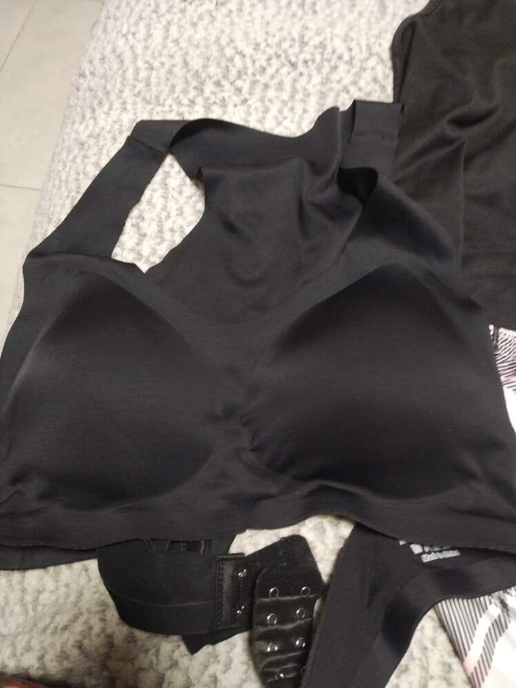 Customer photo review of Front Closure Cross-Back Wireless Posture Bra