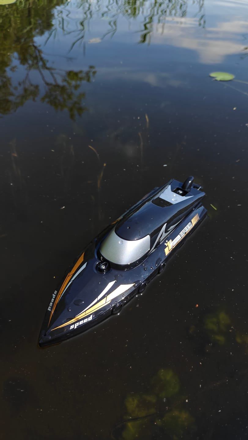 Customer photo review of WaveStorm RC Boat