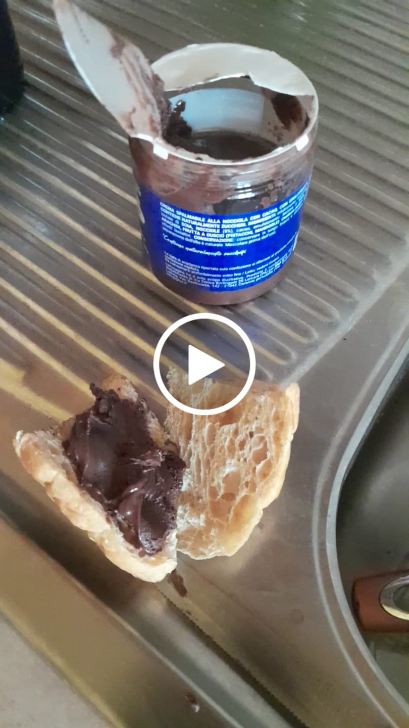 Customer video review of 15 Cornetti proteici ripieni ai frutti di bosco