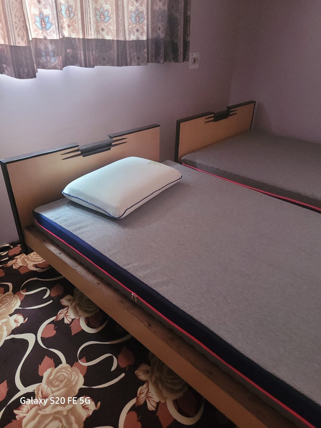 Customer photo review of Flo Adjustable Pillow (Memory Foam)