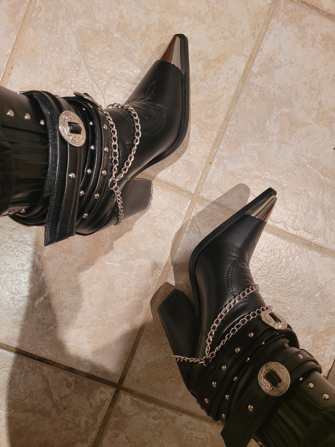Customer photo review of RIGGINS-BLACK WESTERN HARNESS BOOTIE