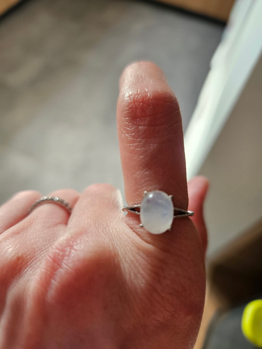 Customer photo review of Bague Ajustable "Clarté de l’Âme" en Pierre de Lune