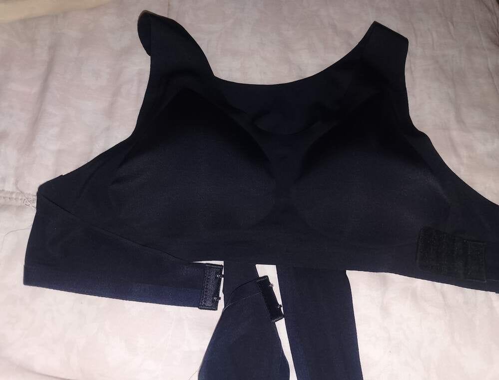 Customer photo review of Front Closure Cross-Back Wireless Posture Bra