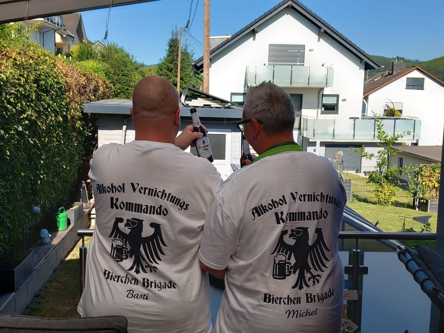 Customer photo review of ALKOHOL VERNICHTUNGSKOMMANDO - Backprint Shirt