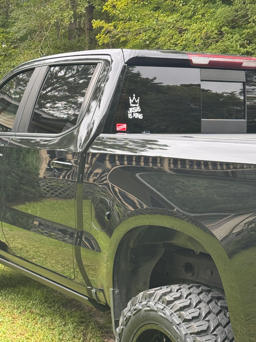 Customer photo review of Christianartworkshop Jesus Is King Crown Accent Car Sticker: Durable Decor for Faith-Filled Commutes