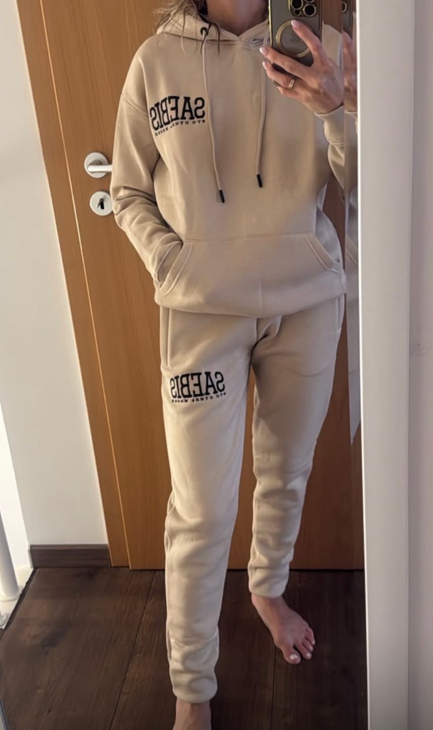 Customer photo review of Lifestyle Damen Oversized Hoodie beige mit Stickerei by SAEBIS®
