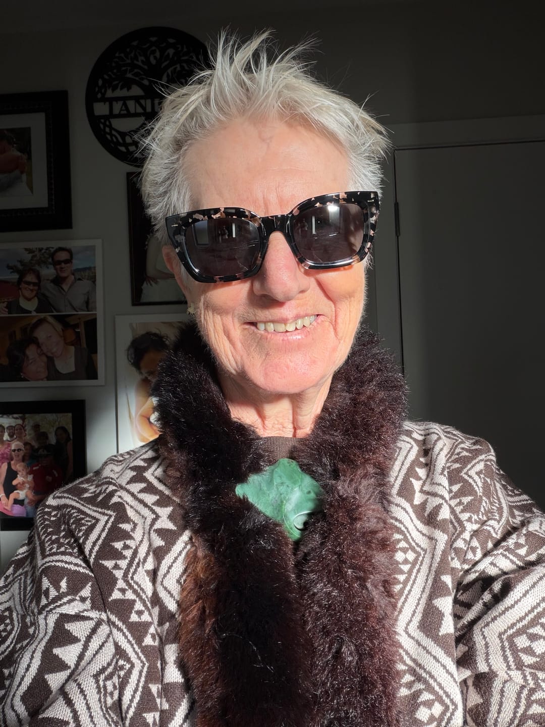 Customer photo review of Waharua Kōpito Parauri/One-tea Poraka (Brown/Natural Jersey)