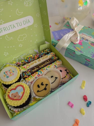Customer photo review of Caja niñez 20x15x4 luna 10 o 25 Unidades