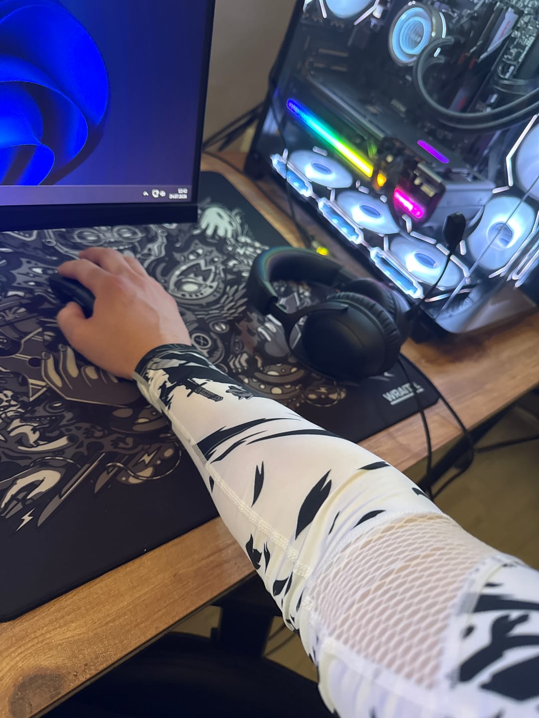 Customer photo review of Wraith Esports Arm Sleeve