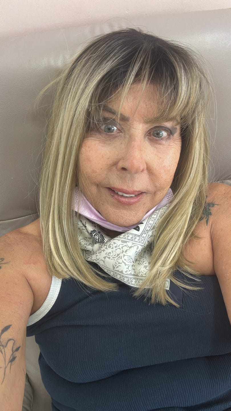 Customer photo review of Peruca Jovie Loira 60B Franja