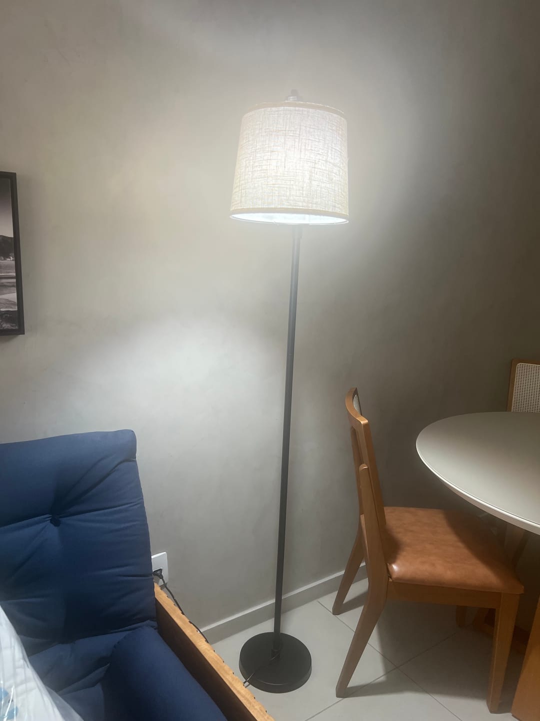 Customer photo review of Luminária de Chão Dimerizável com 3 Níveis de Iluminação