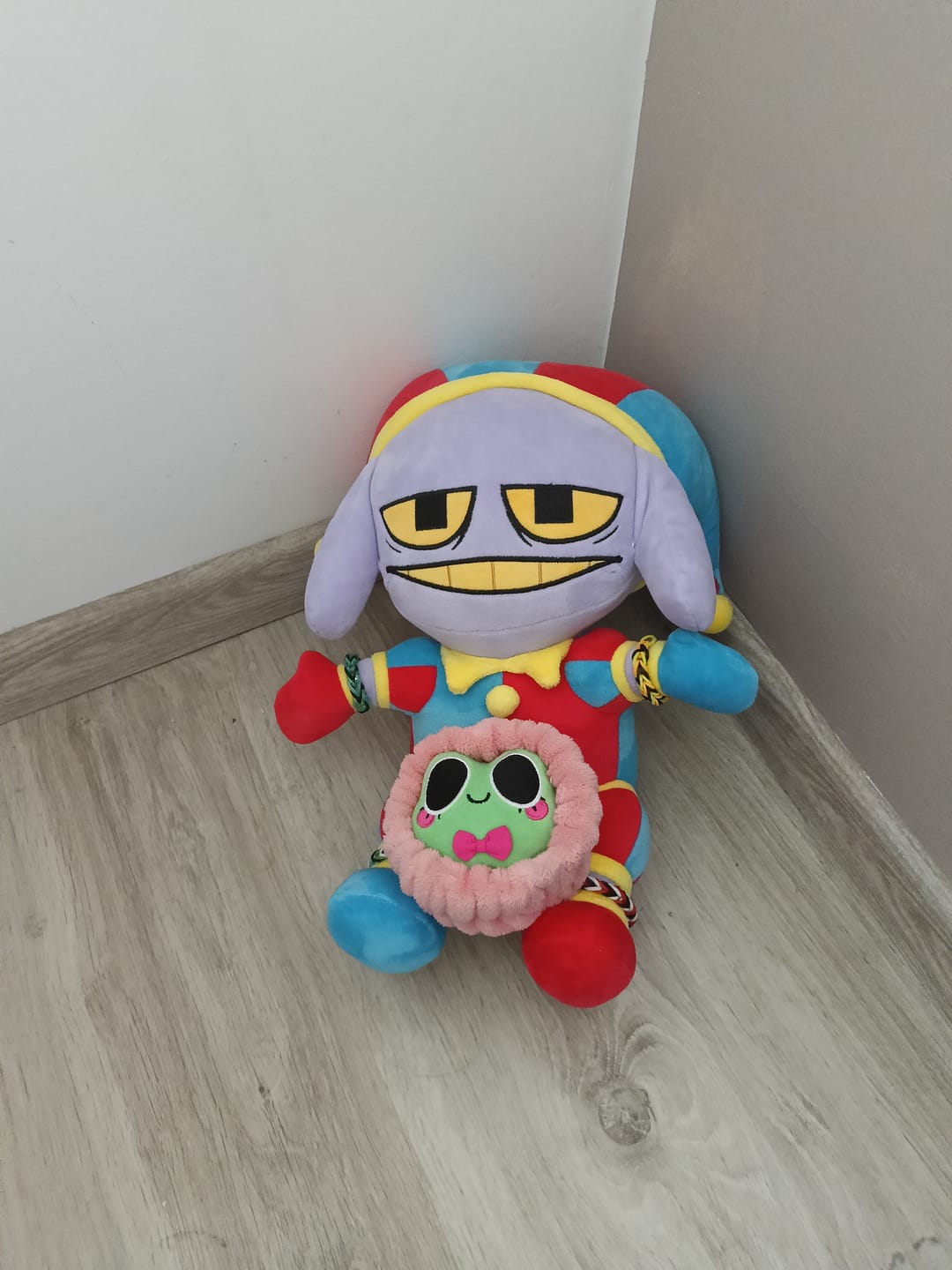 Customer photo review of Pomni-Suit Jax Plush