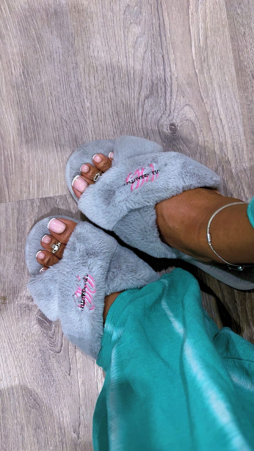 Customer photo review of BB SIGNATURE SLIPPERS - GRAY
