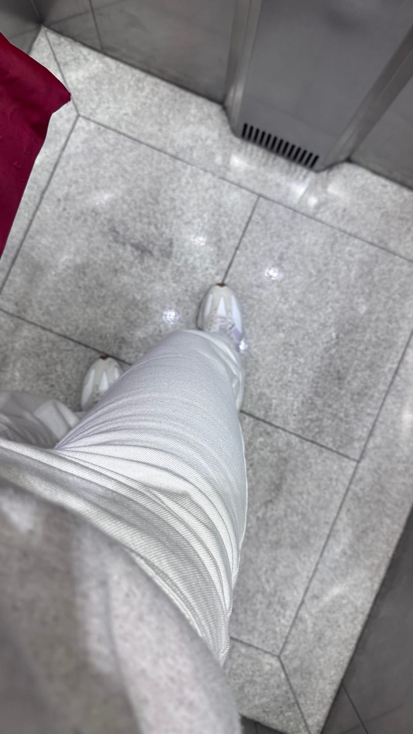 Customer photo review of Calça Jeans Reta Araçá Bege Natural