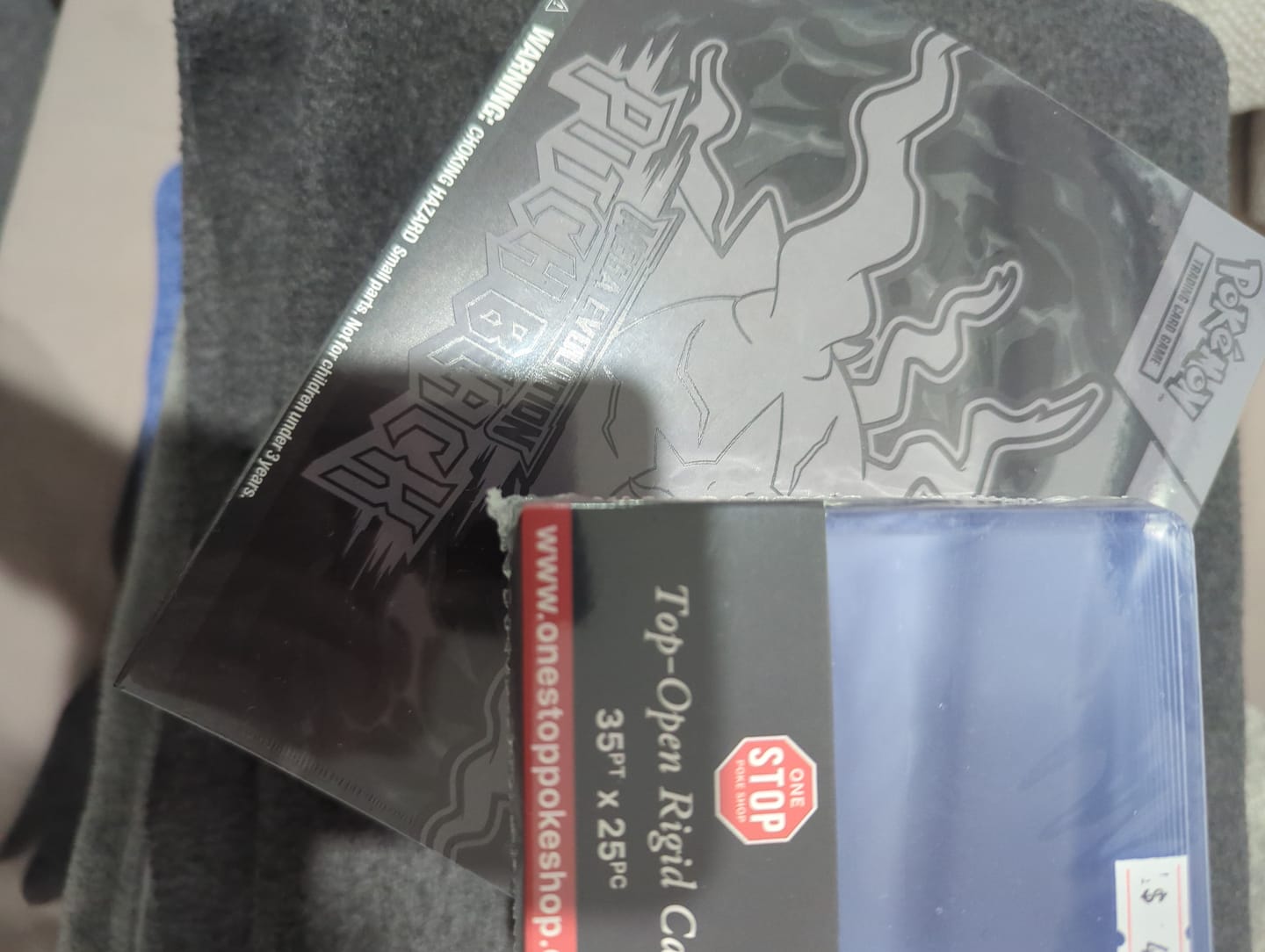 Customer photo review of EOI Pokemon TCG - Pitch Black Elite Trainer Box