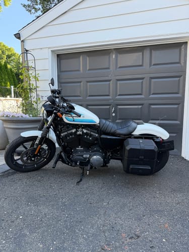 Customer photo review of 15L - Outlaw Quick Mount Medium Harley Sportster 883 Iron XL883N Hard Solo Saddlebag (Left Only)
