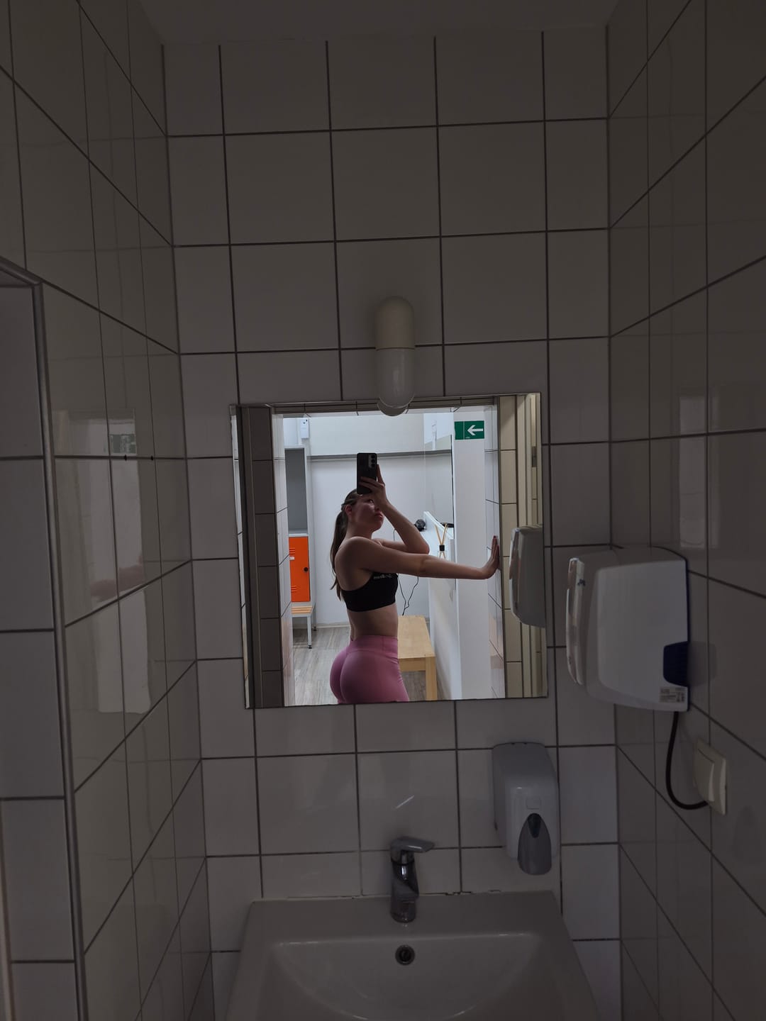 Customer photo review of DEFINE V-BACK SCRUNCH SHORTS