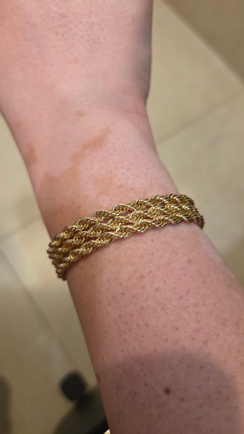 Customer photo review of צמיד ספירל זהב